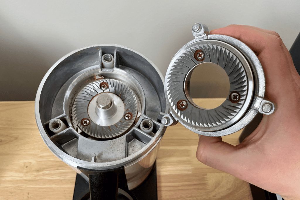 Whats The Difference Between A Conical And Flat Burr Coffee Grinder?