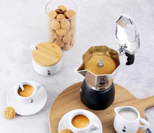 bialetti new brikka moka pot the only stovetop coffee maker capable of producing a crema rich espresso 4 cups 57 oz alum